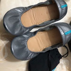 Tieks size 8- metallic pewter
